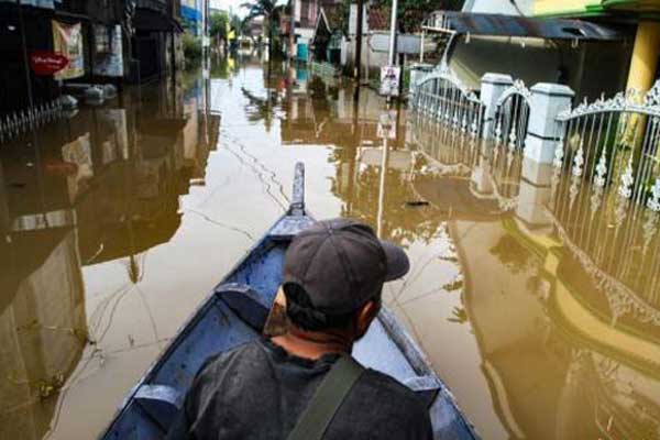 ইন্দোনেশিয়ায় আকস্মিক বন্যায় ৪২ জনের প্রাণহানি