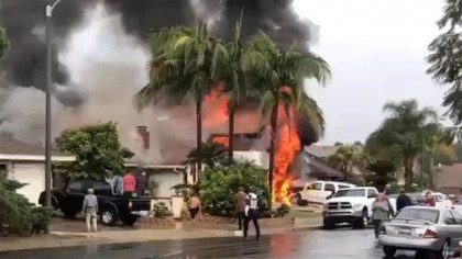 বাড়ির ওপর বিমান বিধ্বস্ত হয়ে পাইলটসহ নিহত ৬