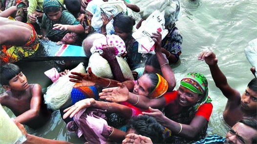 বগুড়ায় বন্যা পরিস্থিতি বেড়েছে বানভাসি মানুষের দুর্ভোগ