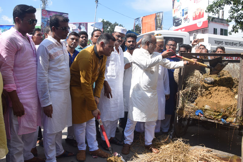 বর্জ্য অপসারণে সহযোগিতার জন্য নগরবাসীকে ধন্যবাদ জানালেন মেয়র মোস্তফা