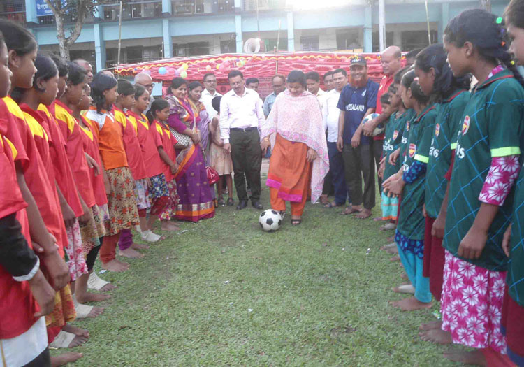  ডিমলায় বঙ্গবন্ধু ও বঙ্গমাতা গোল্ডকাপ ফুটবল টুর্নামেন্টের উদ্বোধন 