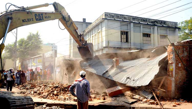 বগুড়া সওজের জায়গায় থাকা ৩৫০টি
অবৈধ স্থাপনা উচ্ছেদ করা হলো 