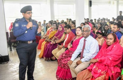 বগুড়ায় শিক্ষার্থীদের সাথে নিয়ে সুন্দর সমাজ গড়ার প্রত্যেয়ে সদর ওসি’র ব্যতিক্রমী উদ্যোগ