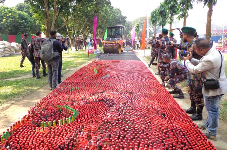 ফুলবাড়ী ২৯ বিজিবির সদর দপ্তরে প্রায় ৫ কোটি টাকার মাদক ধ্বংস॥