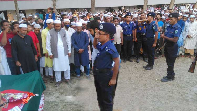 রায়গঞ্জে মুক্তিযোদ্ধা সাইফুল ইসলামের রাষ্ট্রিয় মর্যাদায় দাফন সম্পন্ন