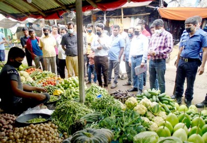 ফুলবাড়ীতে ইউএনও’র বাজার মনিটরিং ॥ কাঁচামাল ব্যবসায়ীর জরিমানা ॥