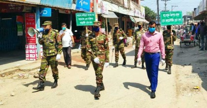 জয়পুরহাটে করোনার সংক্রমণ ঠেকাতে প্রশাসনের টহল ও প্রচারণা