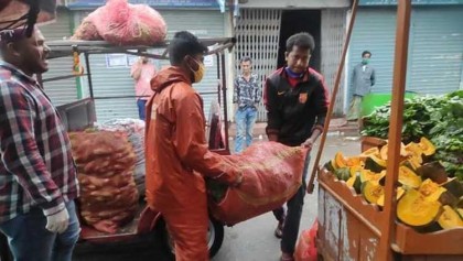 জয়পুরহাটে রাস্তায় রাস্তায়  ছাত্রলীগের ভ্রাম্যমাণ ফ্রি সবজি বাজার