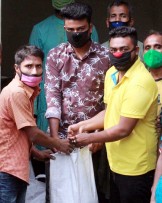 বগুড়ায় ২য় দফায় অসহায়দের মাঝে খাদ্য-
সামগ্রী বিতরণ করলেন তরুণ ব্যবসায়ী আহসান