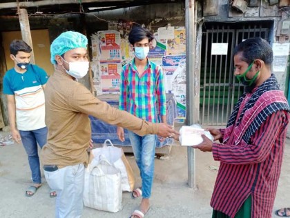 বগুড়া চেলোপাড়ায় ২’শ পরিবারের মাঝে 
ইফতার ও একবেলার খাবার বিতরণ