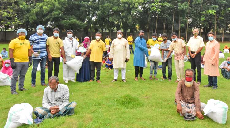 বগুড়ায় কর্মহীনদের মাঝে জাগো 
ফাউন্ডেশনের উদ্যোগে খাদ্যসামগ্রী বিতরণ