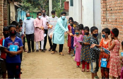 করোনা দুর্যোগে শিক্ষার্থীদের জন্য শাজাহানপুর
উপজেলা চেয়ারম্যান ছান্নু’র ব্যতিক্রমী উদ্যোগ