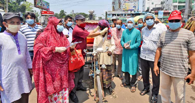 বগুড়ার ১৫০ শ্রমিকের হাতে স্বাস্থ্য সামগ্রী
দিল অনুশীলন’৯৫ সাংস্কৃতিক গোষ্ঠি