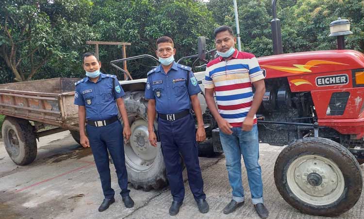 জলঢাকায় পুলিশের অভিযানে চোরাই ট্রাক্টর-ট্রলি উদ্ধার