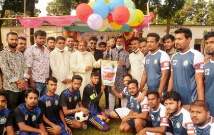 বগুড়ার সুলতানগঞ্জ বিদ্যালয়ের 
ফুটবল টুর্নামেন্ট উদ্বোধন