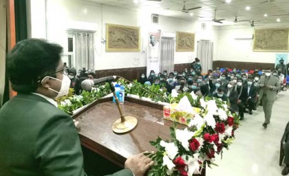 জাতির পিতার ভাস্কর্য ভাঙ্গার ঘটনায় বগুড়ায়
সরকারী কর্মকর্তা ও কর্মচারীদের সন্মিলিত প্রতিবাদ