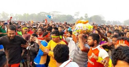 ২৬২ বছরের পুরোনো ‘হুমগুটি’ খেলায় অংশ নেয় ১৫ গ্রামের মানুষ
