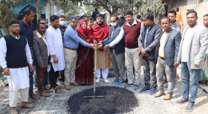 শাজাহানপুরে বীরগ্রাম-জগ্ননাথপুরে রাস্তা কার্পেটিং কাজের উদ্বোধন