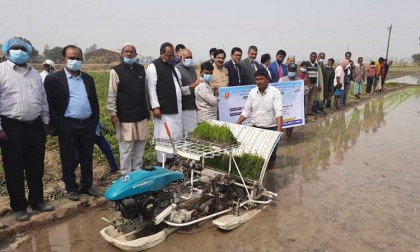 জয়পুরহাটে রাইচ ট্রান্সপ্ল্যান্টারের সাহায্যে ধানের চারা রোপণের  উদ্বোধন