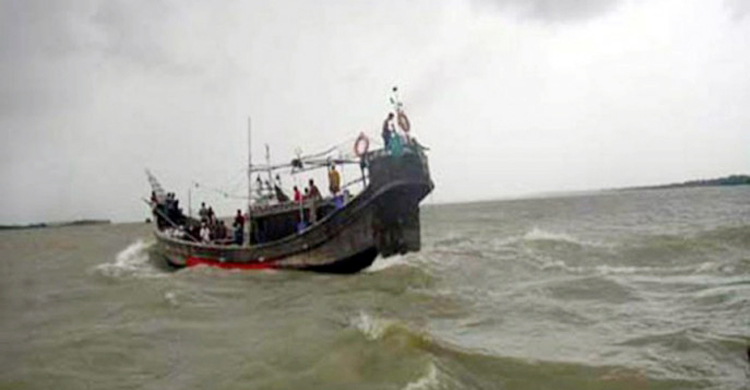 বঙ্গোপসাগরে নৌযান বিকল, ৯৯৯-এ ফোনে ১৫ পর্যটক উদ্ধার
