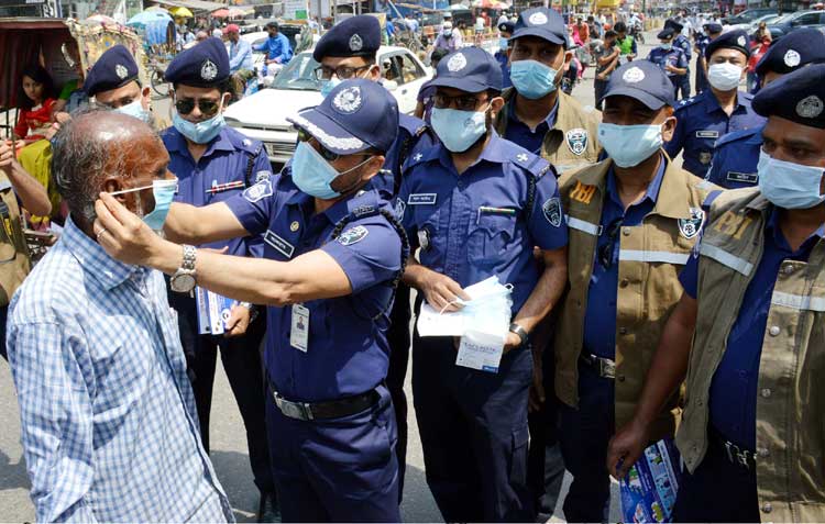 বগুড়ায় মাস্ক ও সচেতনতামূলক
লিফলেট বিতরণ করলো পিবিআই