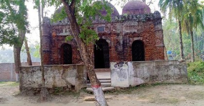 হারিয়ে যাচ্ছে মুঘল আমলের নারী মসজিদটি
