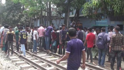 জয়পুরহাটে ট্রেনে কাটা পড়ে যুবকের মৃত্যু