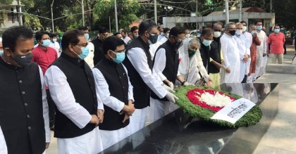 মুজিবনগর দিবসে বঙ্গবন্ধুর প্রতিকৃতিতে প্রধানমন্ত্রীর শ্রদ্ধা
