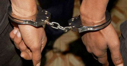 রাজধানীতে অস্ত্রসহ ৩ ডাকাত গ্রেফতার

