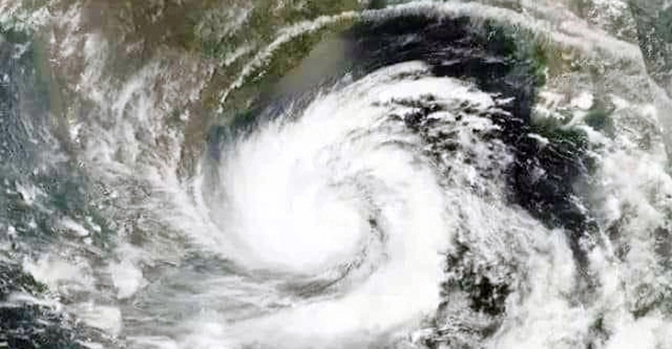 উপকূল অতিক্রম করছে ইয়াস, আঘাত হানছে না বাংলাদেশে
