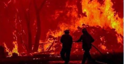 আশুলিয়ায় গোডাউনে আগুন
