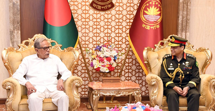 সেনাবাহিনীকে জনগণের প্রয়োজনে পাশে দাঁড়ানোর আহ্বান রাষ্ট্রপতির
