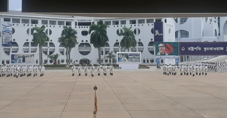 নেভাল একাডেমিতে গ্রীষ্মকালীন রাষ্ট্রপতি কুচকাওয়াজ
