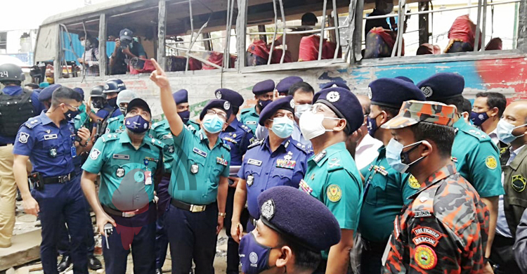 মগবাজার বিস্ফোরণের ঘটনাস্থলে আইজিপি
