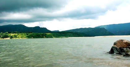 বিপৎসীমার ওপরে যাদুকাটা নদীর পানি
