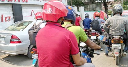 ‘লকডাউনে’ বন্ধ উবার-পাঠাও
