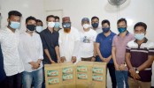  মঞ্জুরুল আলম মোহন এর উদ্যোগে স্বাস্থ্য সুরক্ষা সামগ্রী প্রদান 