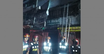 নবাবপুরে ইলেকট্রিক গোডাউনে আগুন, ৫০ মিনিট পর নিয়ন্ত্রণে
