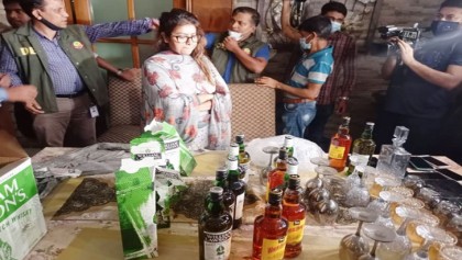 মডেল পিয়াসা ও মৌ আটক, বাসায় মিলল বিপুল ইয়াবা-মদ
