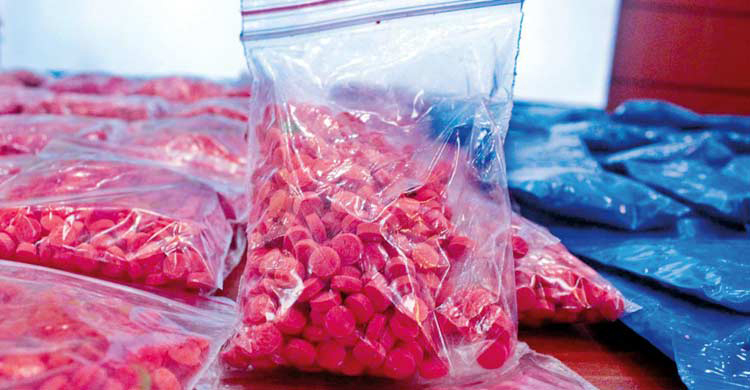 পেটের ভেতর বিপুল পরিমাণ ইয়াবা, ৬ মাদক ব্যবসায়ী আটক
