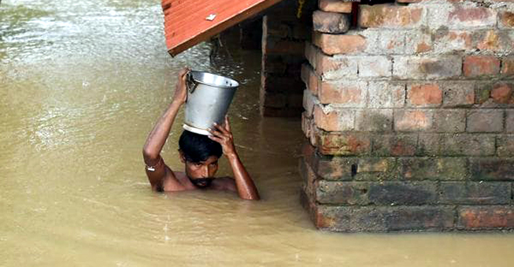 পশ্চিমবঙ্গে বন্যায় মৃত ২৩, পানির নিচে লাখ-লাখ হেক্টর কৃষিজমি
