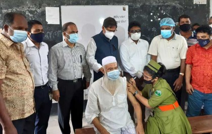 বগুড়ায় করোনা ভাইরাসের
গণটিকা প্রদান কার্যক্রমে সফলতা