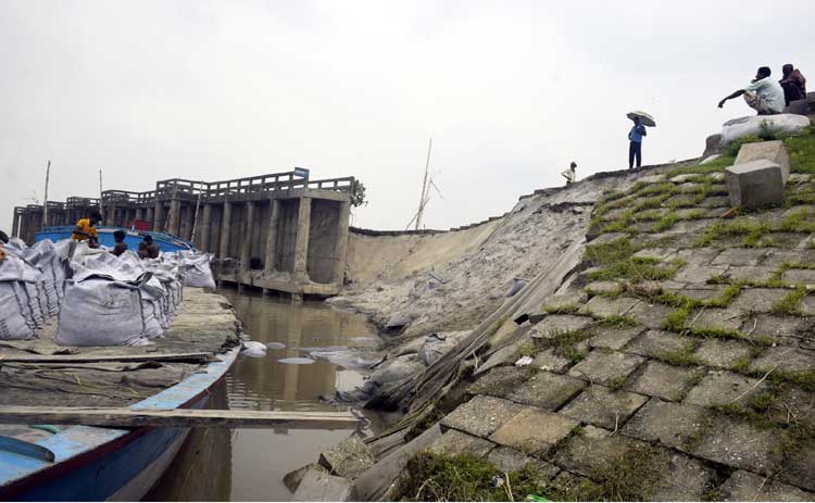 ধুনটে আবারো বন্যা নিয়ন্ত্রণ বাঁধের
৩০ মিটার স্পার যমুনায় বিলীন
