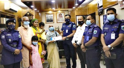 করোনায় ক্ষতিগ্রস্থ বগুড়ার মায়িশার পাশে
দাঁড়ালেন জেলা পুলিশ, ঘুরে দাঁড়ানোর স্বপ্ন মায়িশার