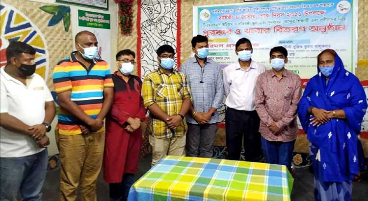 শোক দিবস উপলক্ষে বগুড়ায় প্রতিবন্ধী
শিশু ও প্রবীণদের মাঝে খাবার বিতরণ