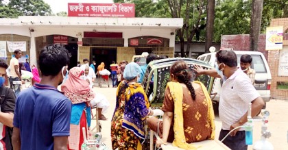 করোনায় ২৪ ঘণ্টায় পুরুষের চেয়ে নারীর মৃত্যু বেশি
