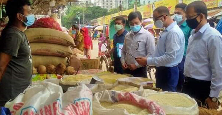 বিক্রিতে অনিয়ম: ১১০ প্রতিষ্ঠানকে সাড়ে পাঁচ লাখ টাকা জরিমানা
