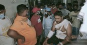 হাসপাতালে ঢুকেও সাংবাদিককে কোপাল ছাত্রলীগের নেতাকর্মীরা
