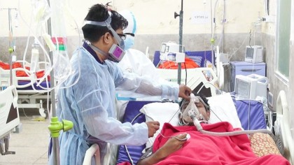 মায়ের ‘আত্মত্যাগে’ সুস্থতার পথে চট্টগ্রামের সেই ছেলে
