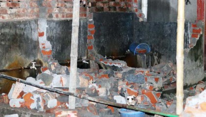 ভাড়াটিয়াদের বিরুদ্ধে মার্কেট মালিকের স্থাপনা ভাংচুর ও জবরদখলের অভিযোগ